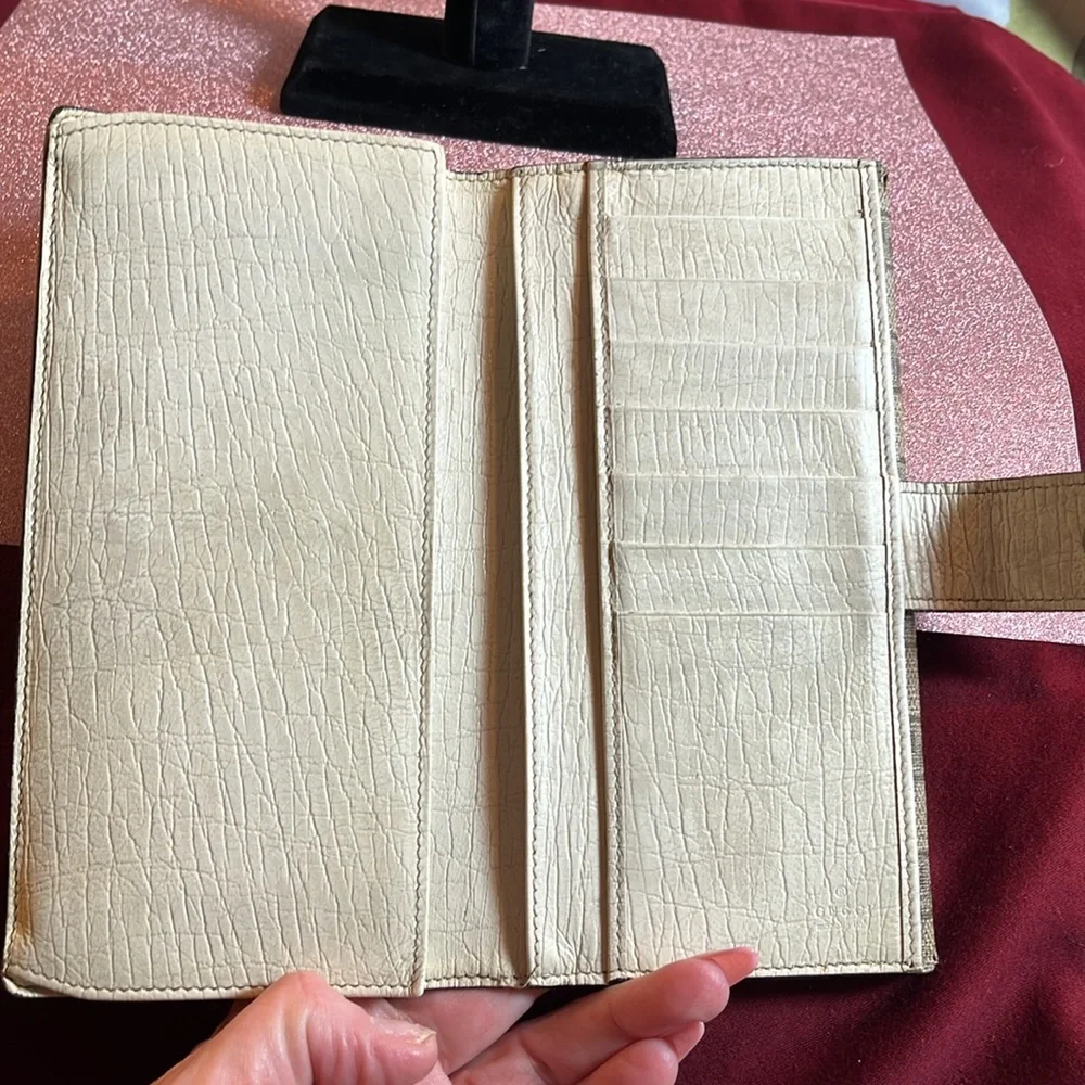 Gucci Long Wallet in Beige with Brown Logo - Picture 4 of 9